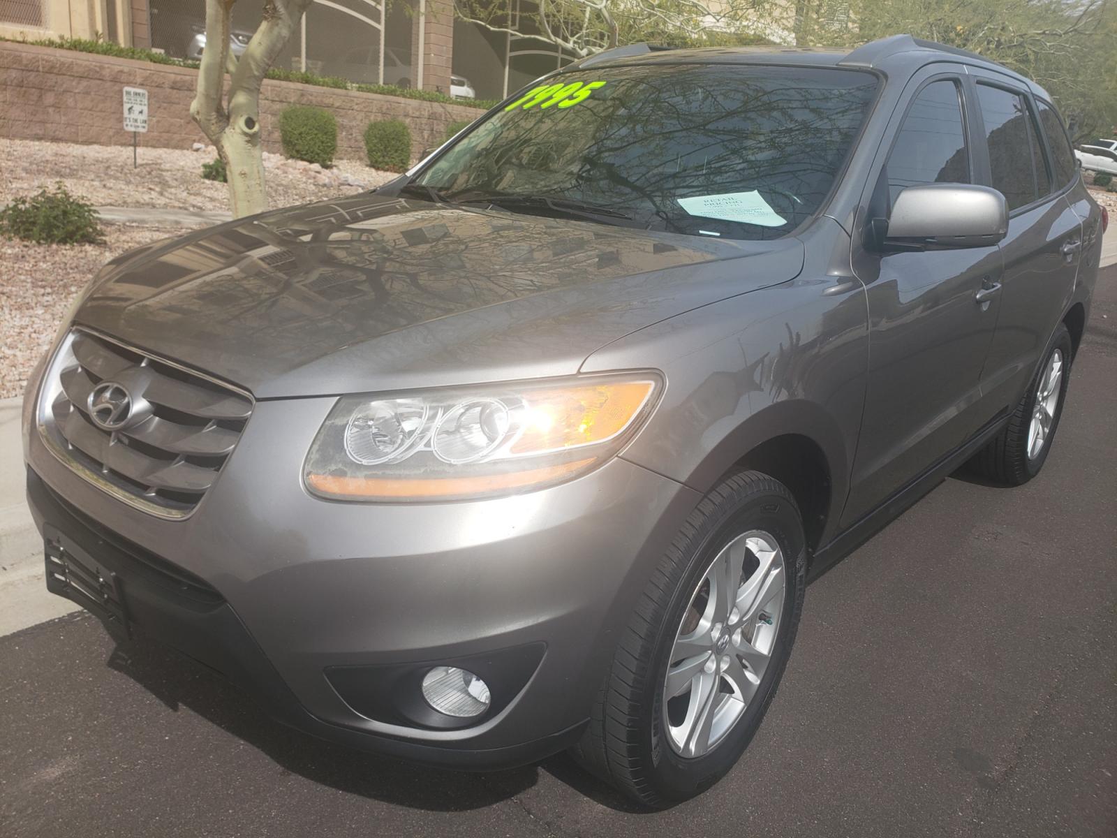 2011 /gray Hyundai Santa Fe SE (5XYZH4AG2BG) with an 3.5L V6 DOHC 24V engine, 6-Speed Automatic transmission, located at 323 E Dunlap Ave., Phoenix, AZ, 85020, (602) 331-9000, 33.567677, -112.069000 - 2011 Hyundai Santa Fe SE,......A Must See!! No accidents, Ice cold AC. The car is gorgeous inside and out. Power windows, Power door locks, Stereo/cd/mp3 Player, Phone sync, Bluetooth, Satellite compatible, Beautiful gray interior with gray leather seats in near perfect condition, Incredible gas mil - Photo #0
